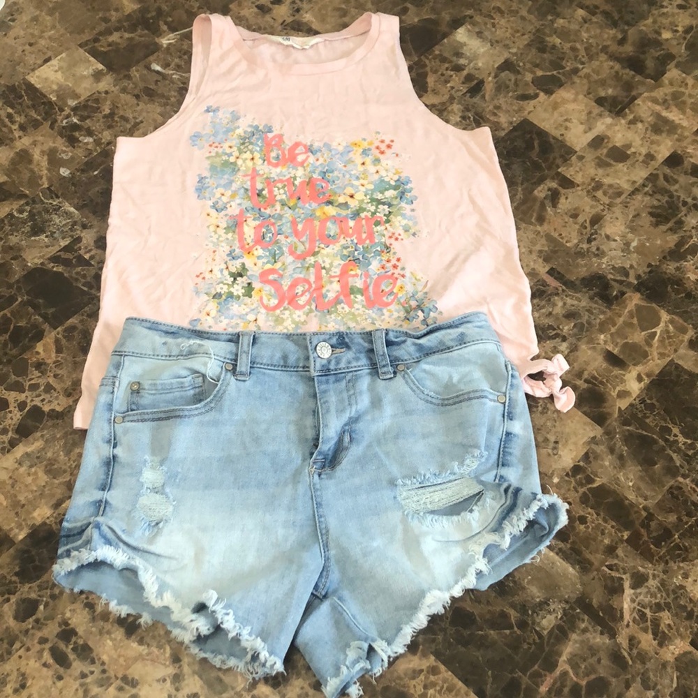Girls Celebrity Pink shorts/ H&M top